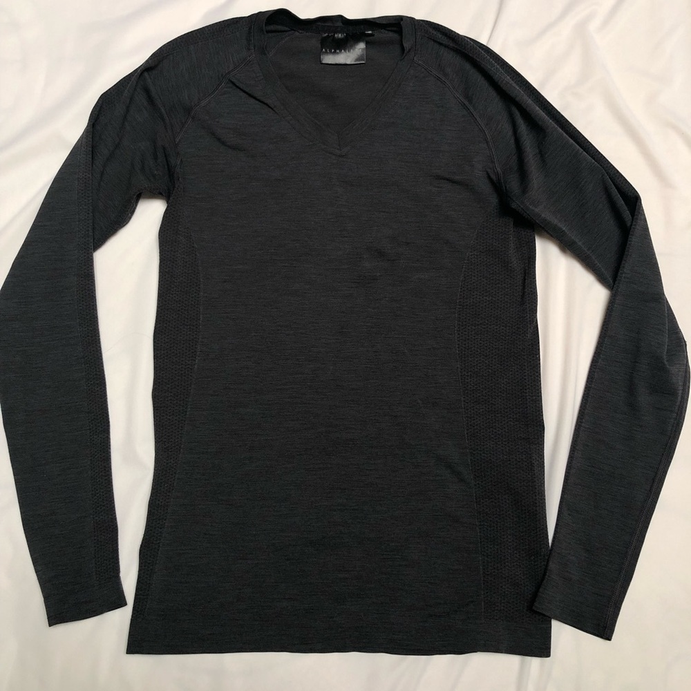 Women’s Alphalete Long Sleeve V Neck size small